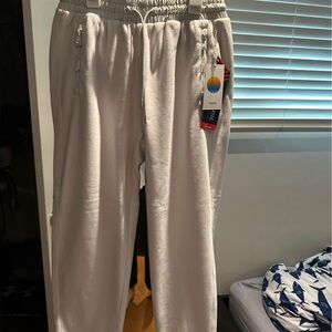 Vuori women’s fleece jogger